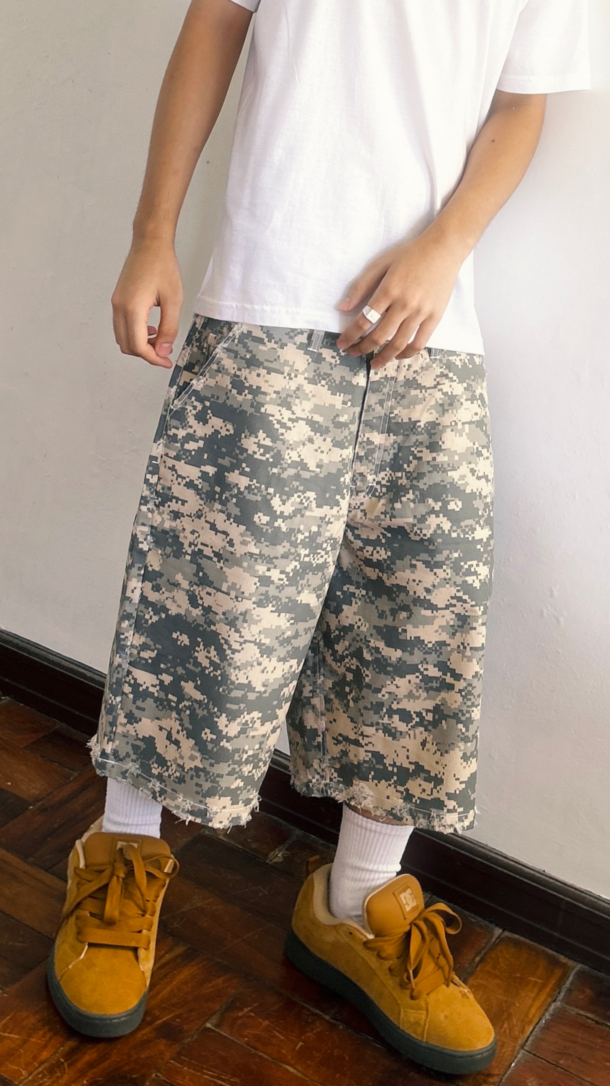 WEST DISTRESSED DIGITAL CAMO JORTS